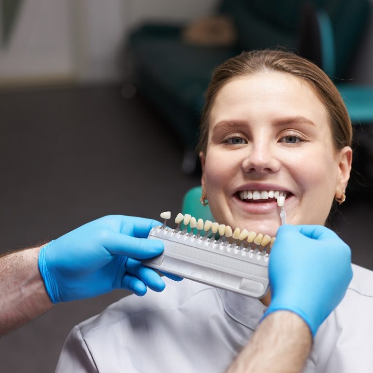 Естетична стоматологія в Туреччині 2025: вініри, коронки, естетичне вдосконалення усмішки та ціни